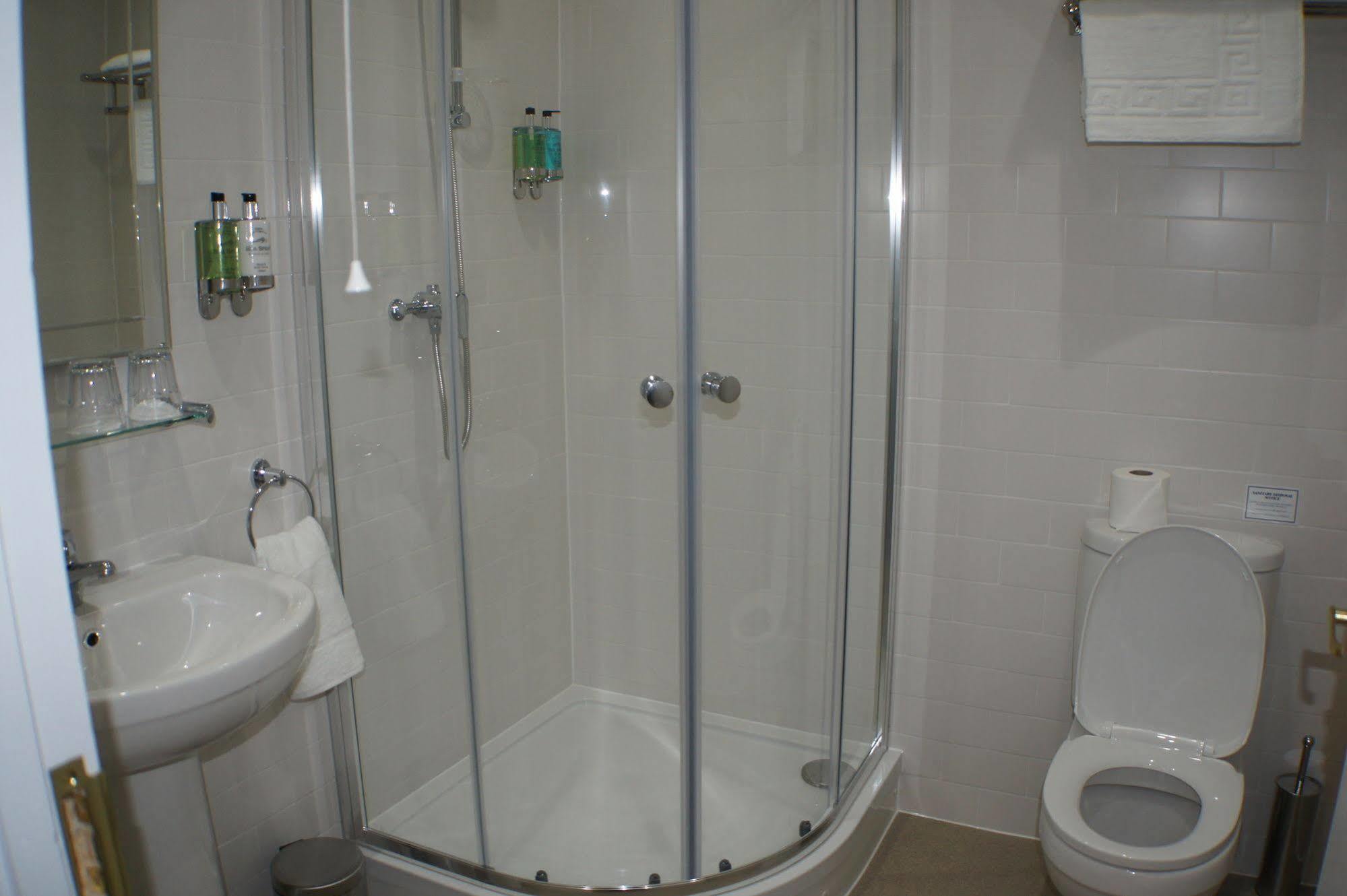 Grand Junction Arms Hotel Лондон Екстериор снимка
