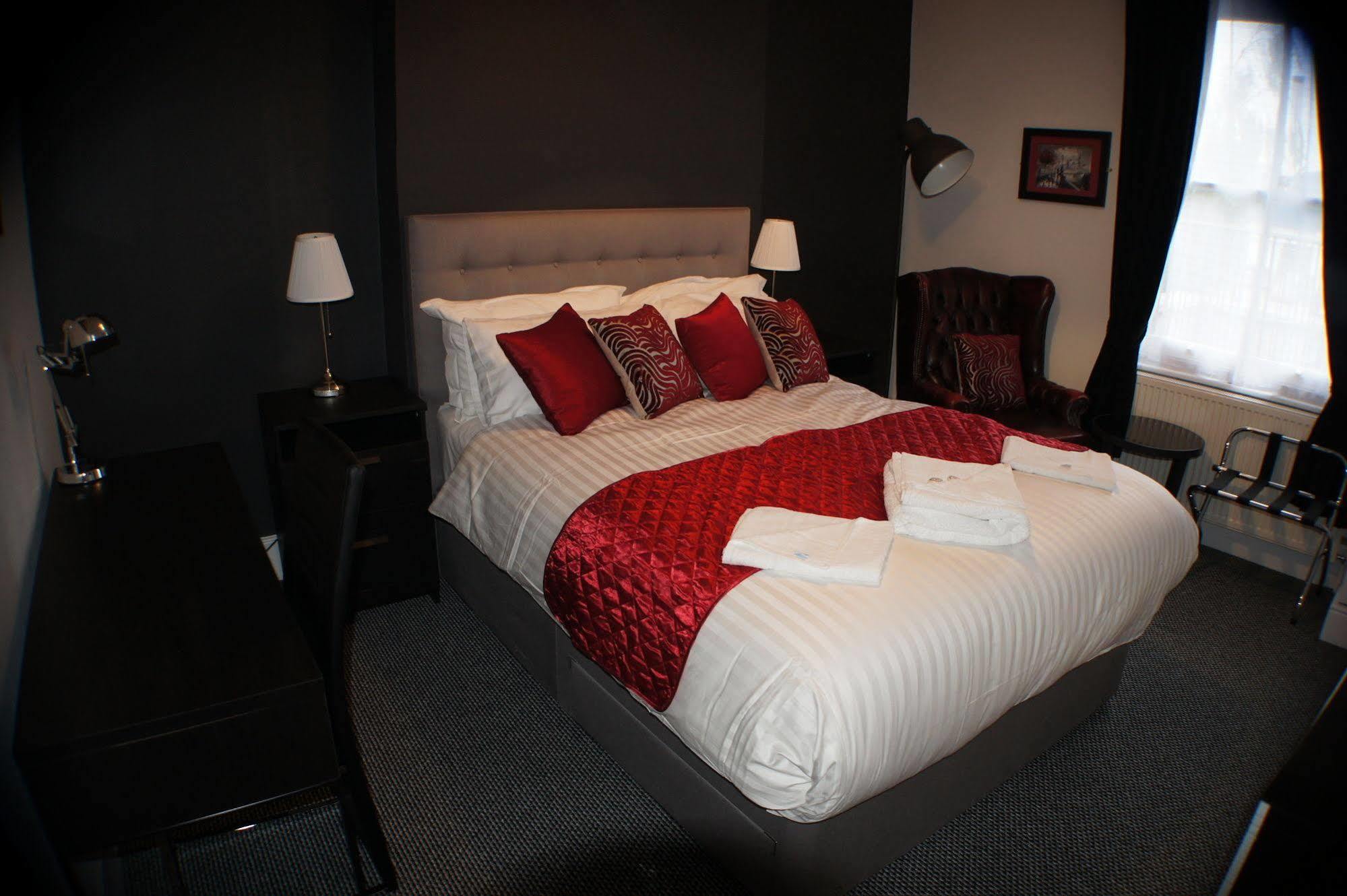 Grand Junction Arms Hotel Лондон Екстериор снимка