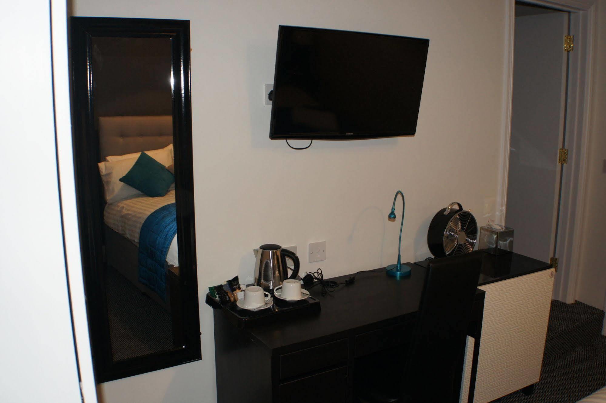 Grand Junction Arms Hotel Лондон Екстериор снимка