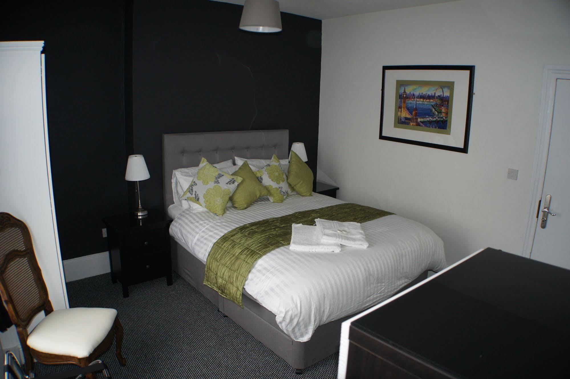 Grand Junction Arms Hotel Лондон Екстериор снимка