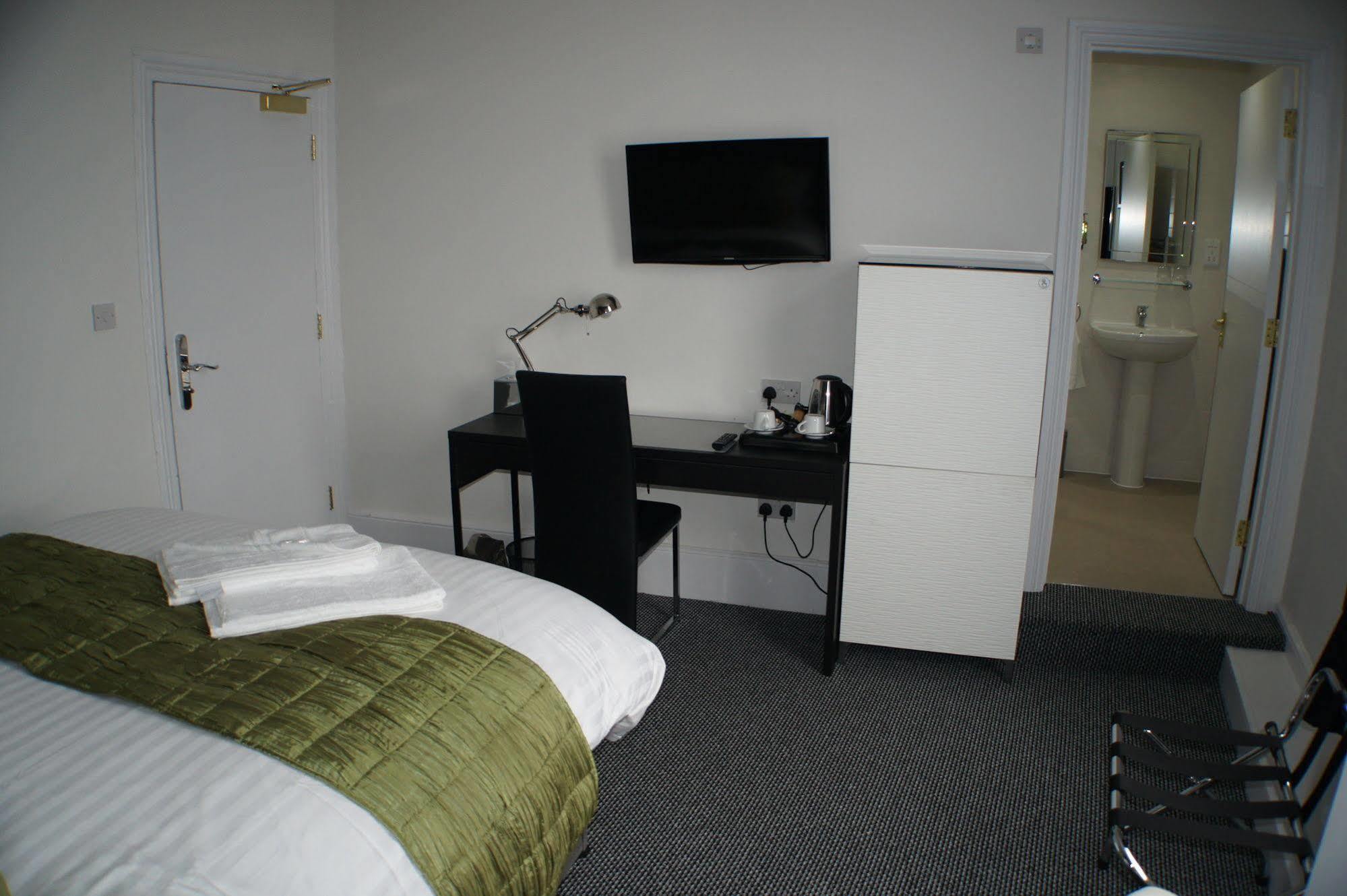 Grand Junction Arms Hotel Лондон Екстериор снимка