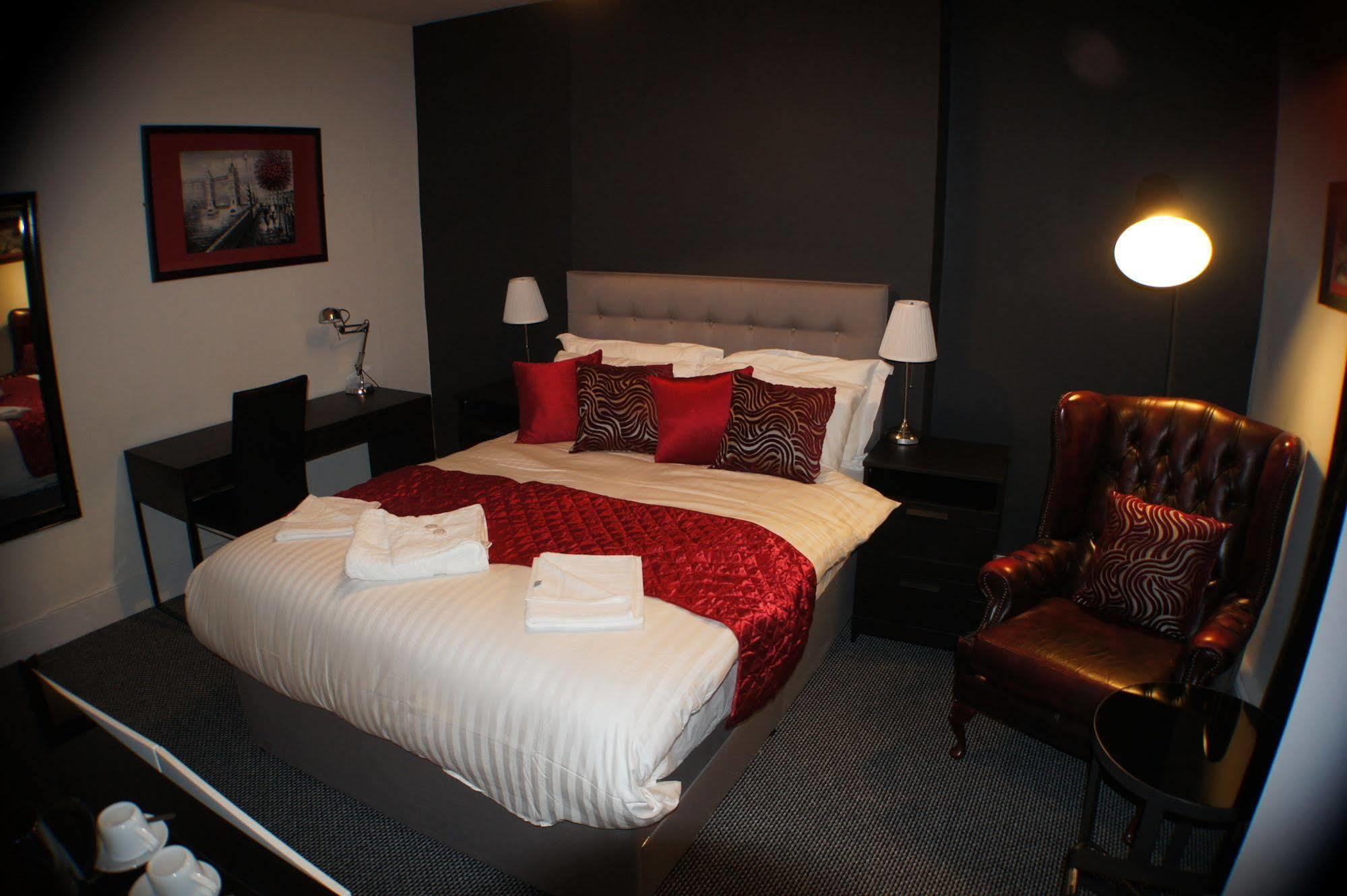 Grand Junction Arms Hotel Лондон Екстериор снимка