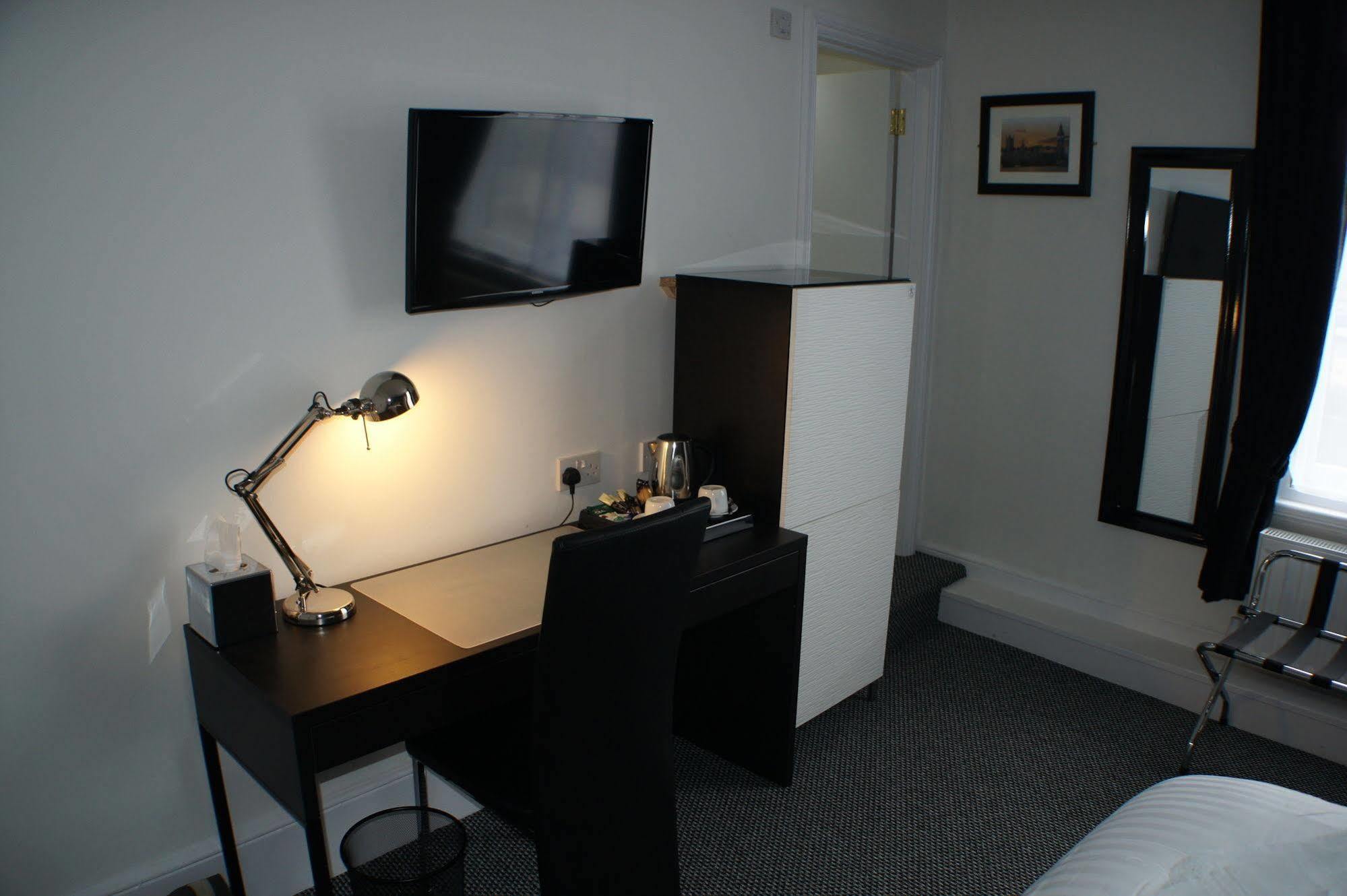 Grand Junction Arms Hotel Лондон Екстериор снимка