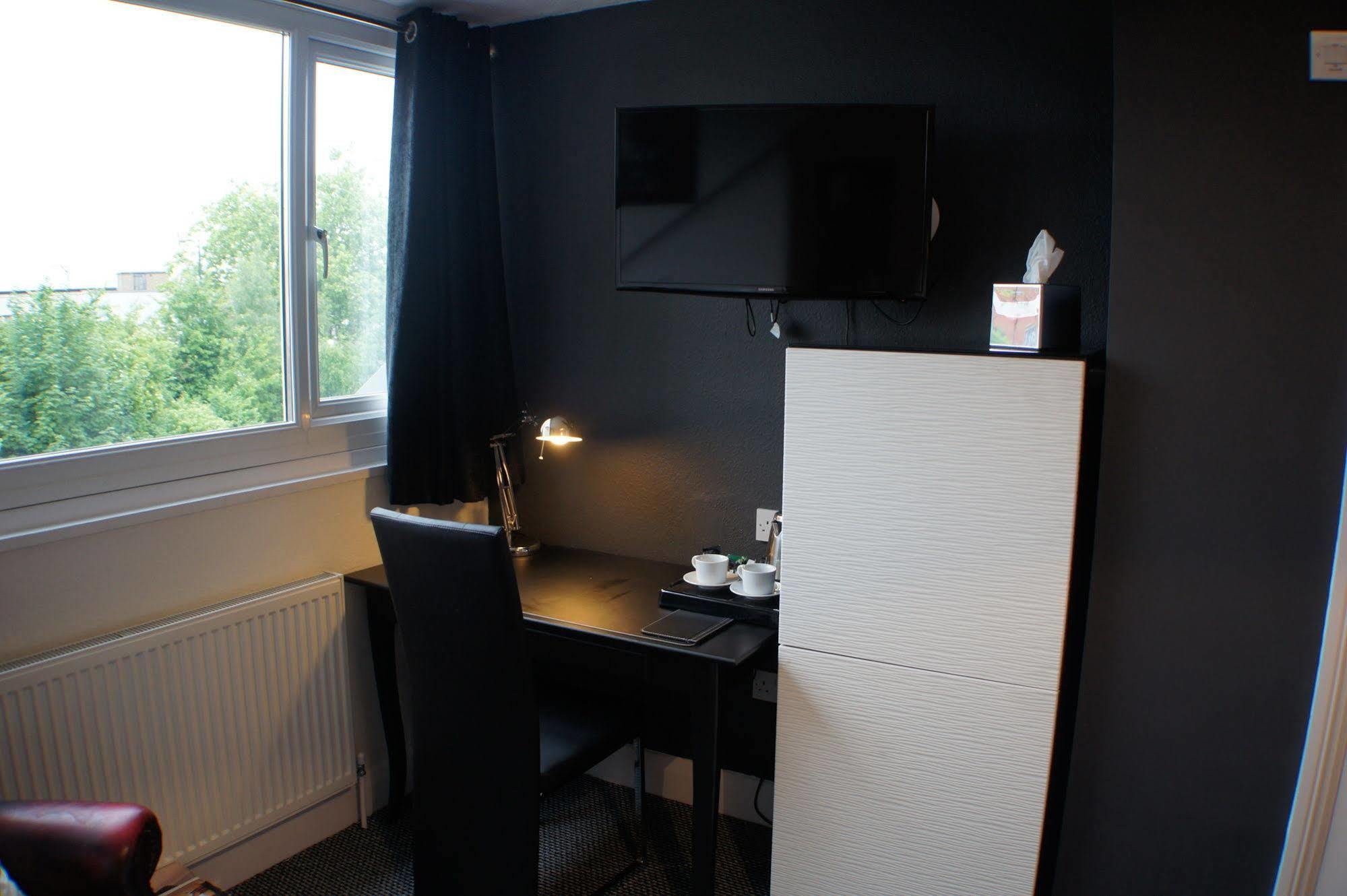 Grand Junction Arms Hotel Лондон Екстериор снимка