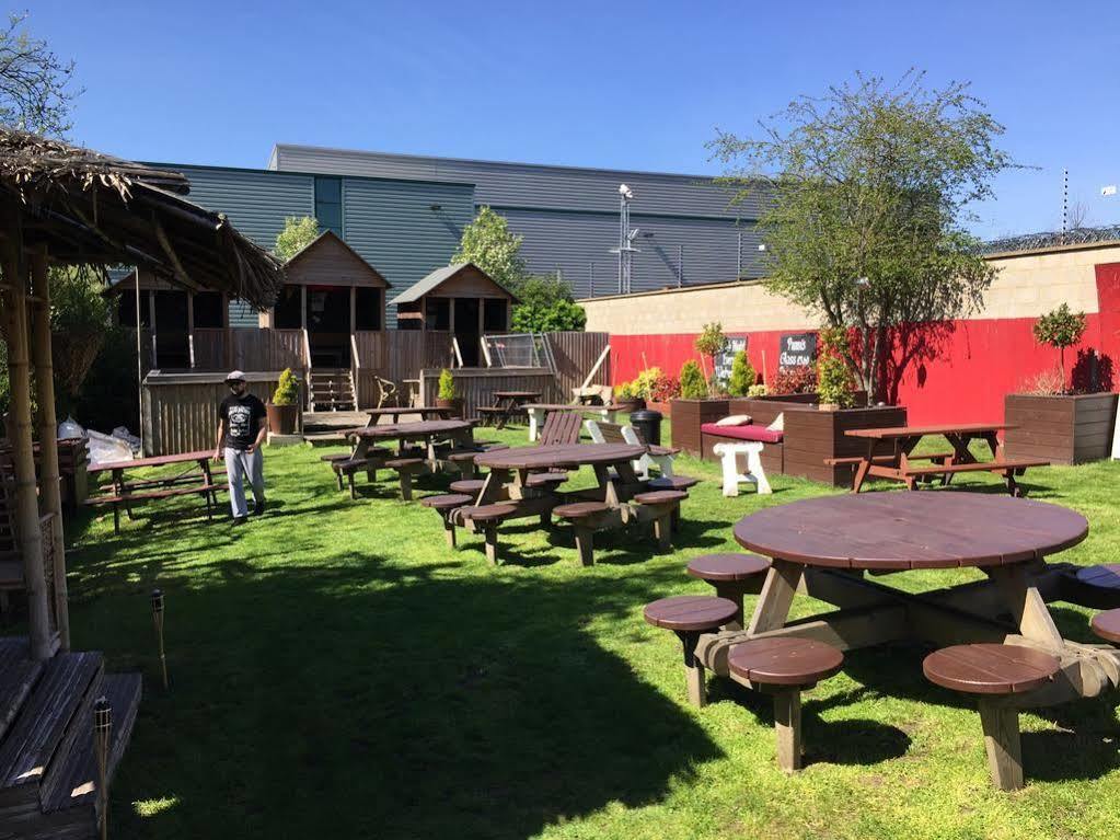 Grand Junction Arms Hotel Лондон Екстериор снимка